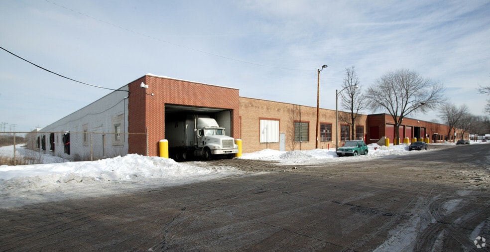 2800 W Custer Ave, Milwaukee, WI for sale - Building Photo - Image 3 of 5