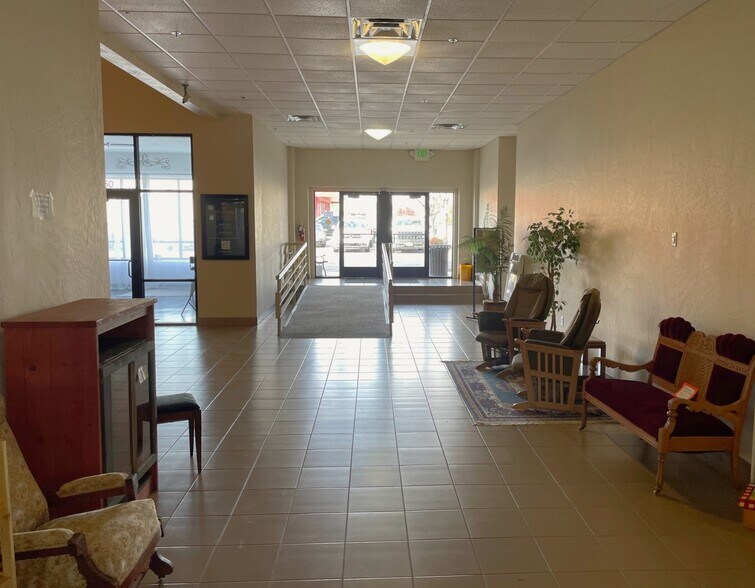 524 Cleveland Blvd, Caldwell, ID for lease - Interior Photo - Image 2 of 5