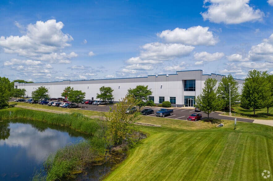 3210 Oak Grove Ave, Waukegan, IL à louer - Photo du bâtiment - Image 2 de 8