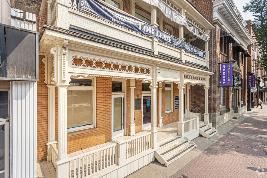 10324 82nd Ave NW, Edmonton, AB à louer - Photo du bâtiment - Image 3 de 9