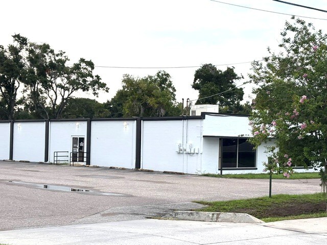 4705 N Lois Ave, Tampa, FL à louer Photo du bâtiment- Image 1 de 2