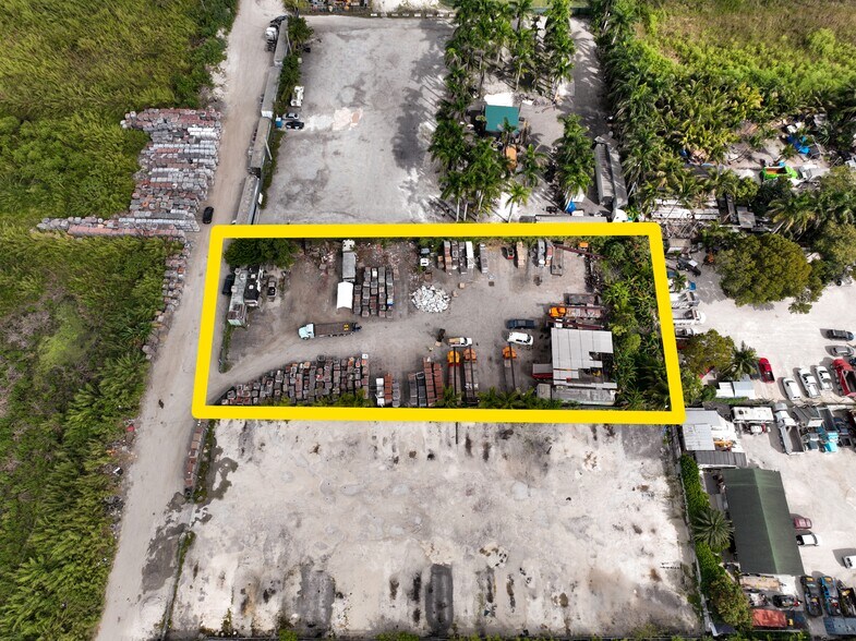 11960 NW 162nd St, Hialeah, FL à vendre - Photo du bâtiment - Image 2 de 23