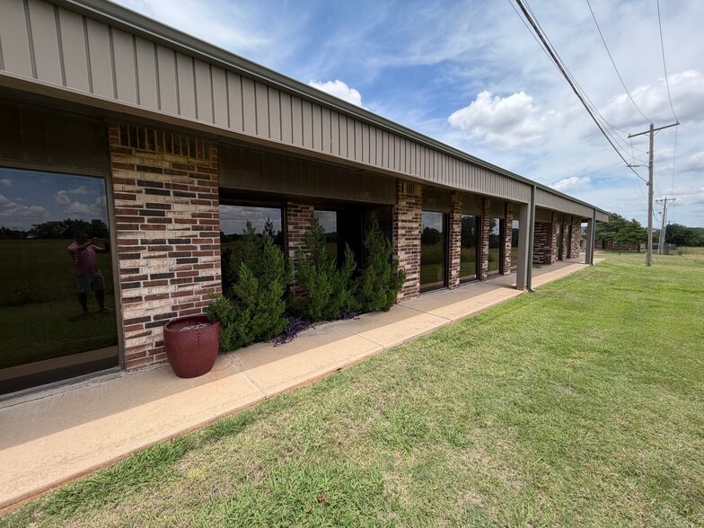 11902 N Pennsylvania Ave, Oklahoma City, OK à louer - Photo du bâtiment - Image 2 de 12