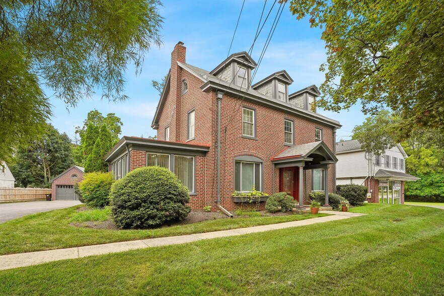 214 N Main St, North Wales, PA à vendre - Photo du bâtiment - Image 2 de 37
