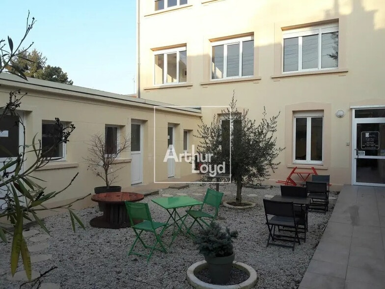 Office in Melun for sale - Building Photo - Image 1 of 6