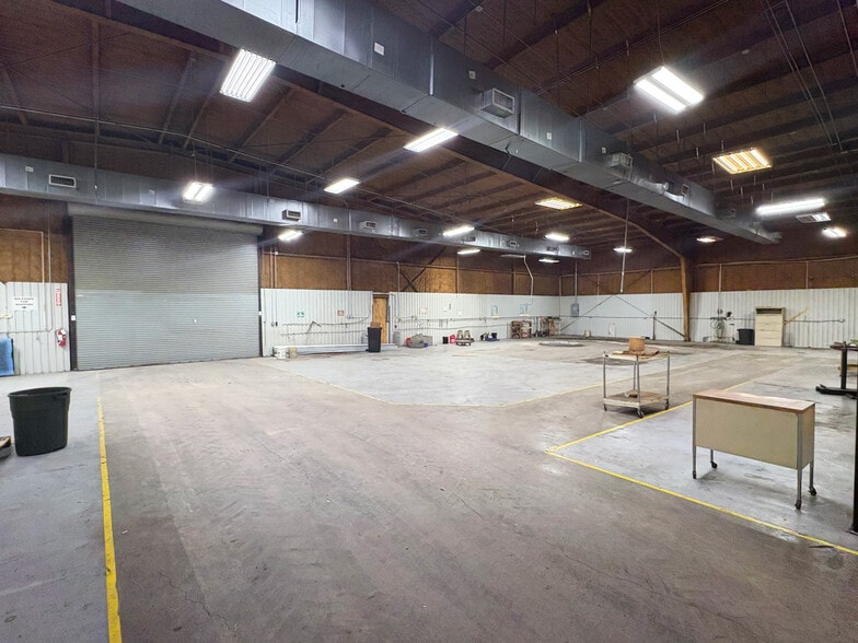 6650 W Bay Rd, Baytown, TX for lease - Building Photo - Image 2 of 3