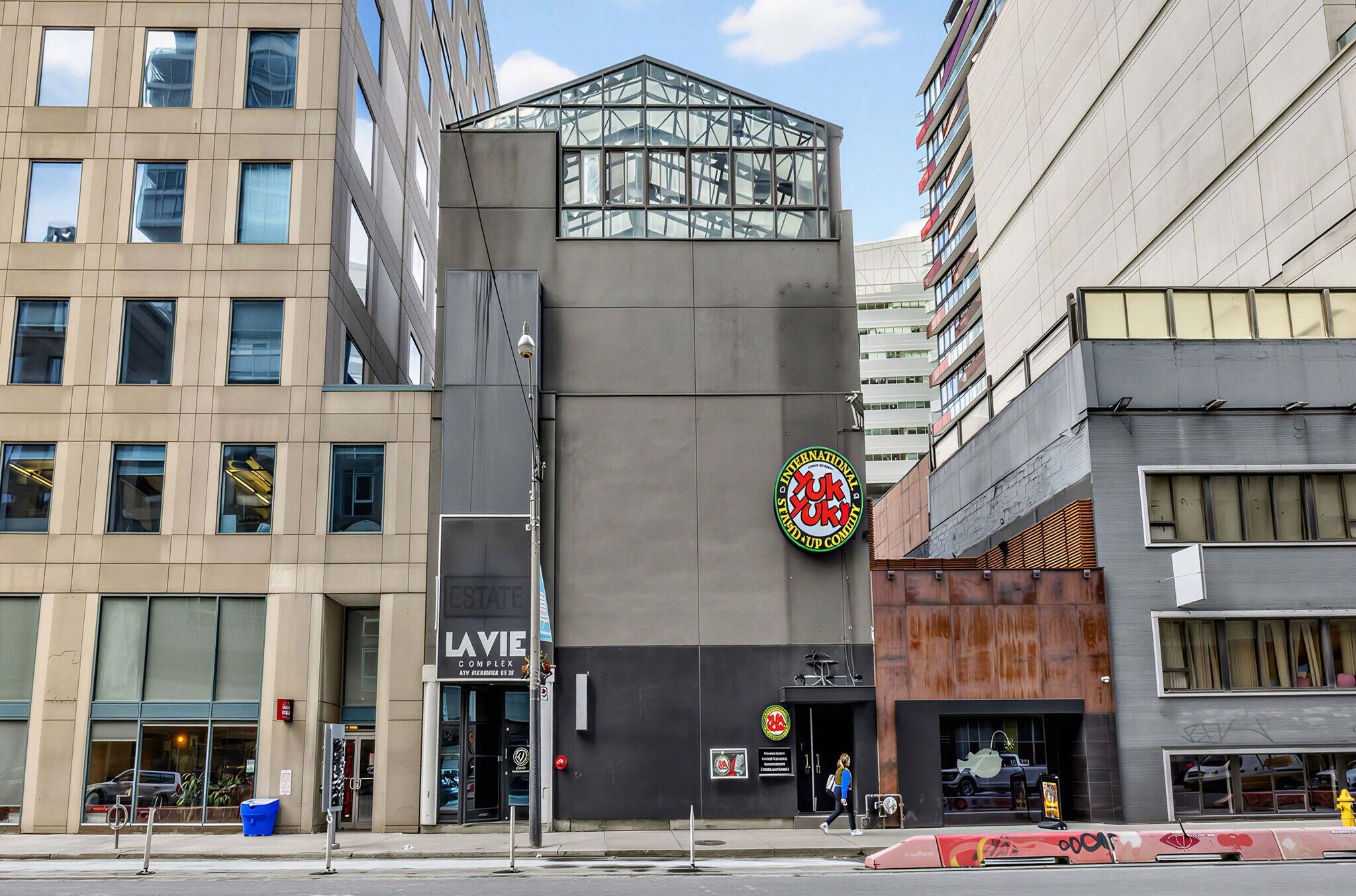 224-226 Richmond St W, Toronto, ON à louer Photo du bâtiment- Image 1 de 4