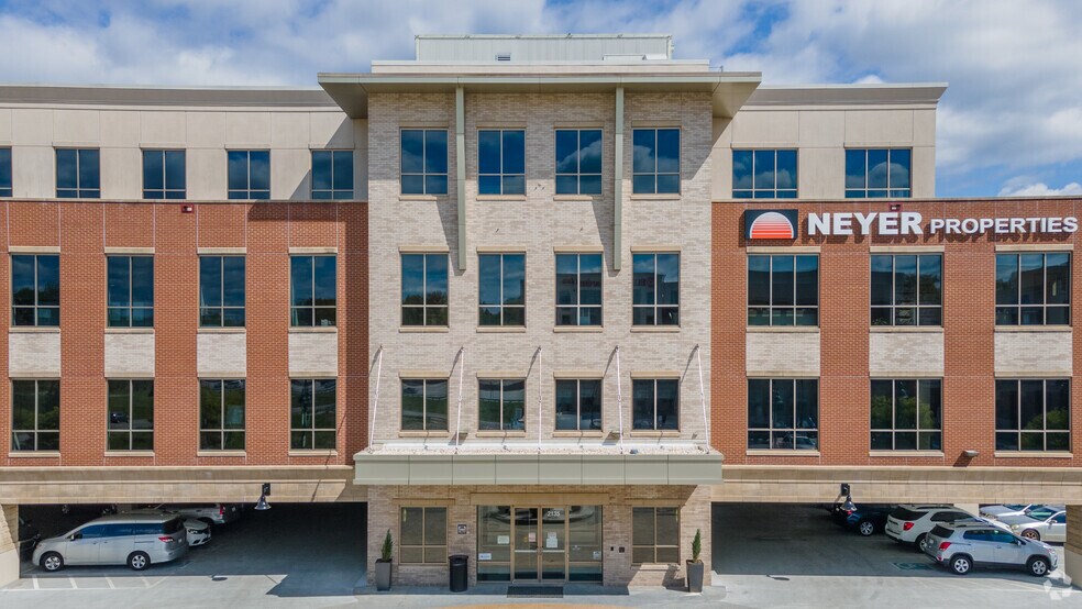 2135 Dana Ave, Cincinnati, OH à louer - Photo du bâtiment - Image 2 de 4