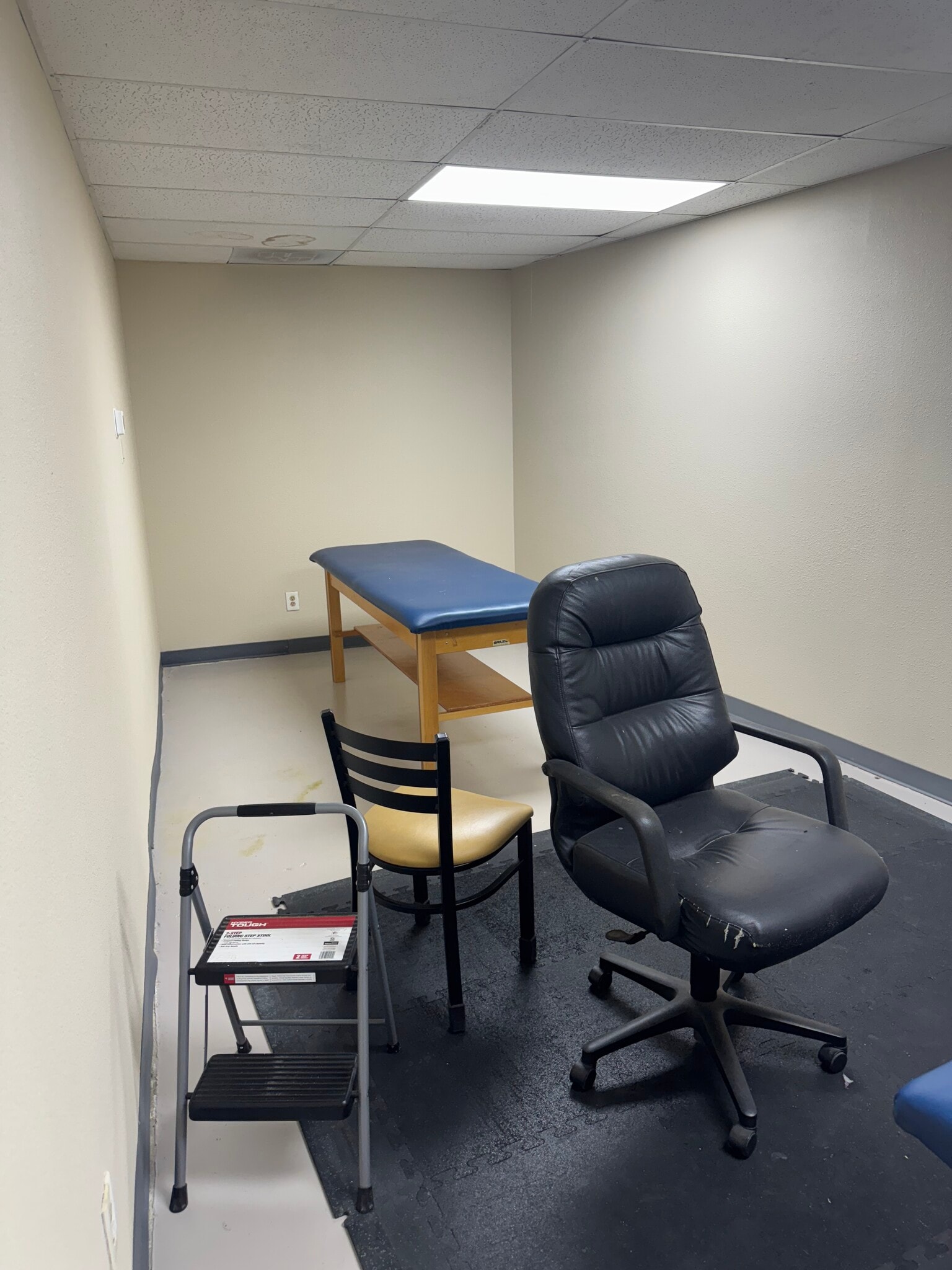 1035 N Interstate 35 E, Carrollton, TX à louer Photo intérieure- Image 1 de 2