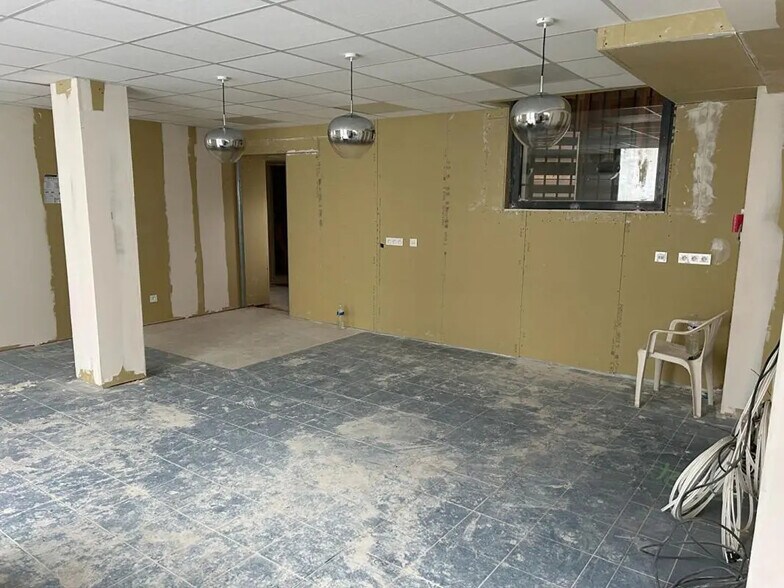 Office in Rennes for lease - Interior Photo - Image 2 of 12