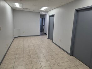 925 S Niagara St, Denver, CO for lease Interior Photo- Image 2 of 12