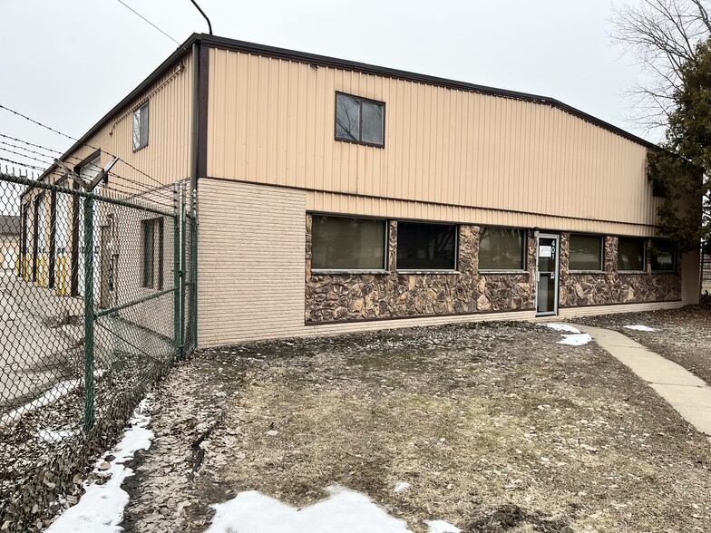 401 Kent Ct, Midland, MI à vendre - Photo du bâtiment - Image 3 de 18