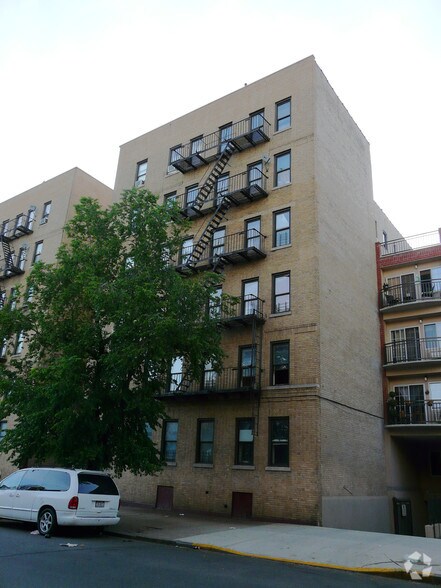 2734 Sedgwick Ave, Bronx, NY à vendre - Photo du bâtiment - Image 2 de 3