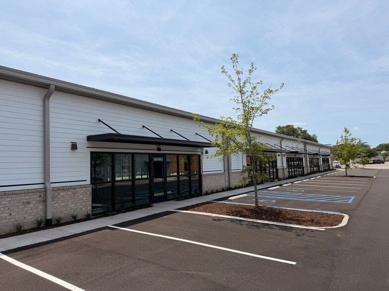 1657 Ashley Hall Rd, Charleston, SC for lease - Building Photo - Image 1 of 12