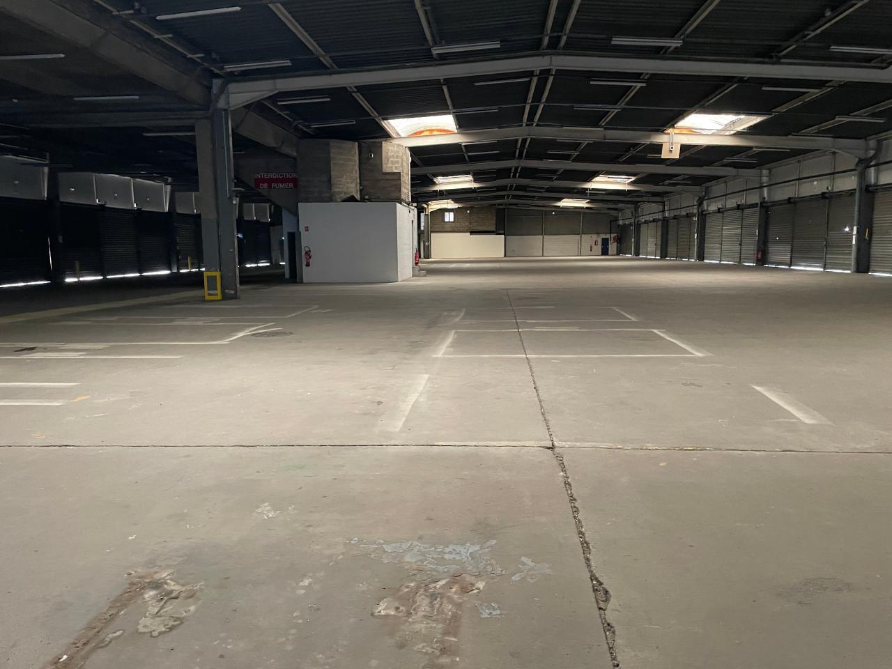 Flex in Aulnay-sous-Bois for lease Interior Photo- Image 1 of 11