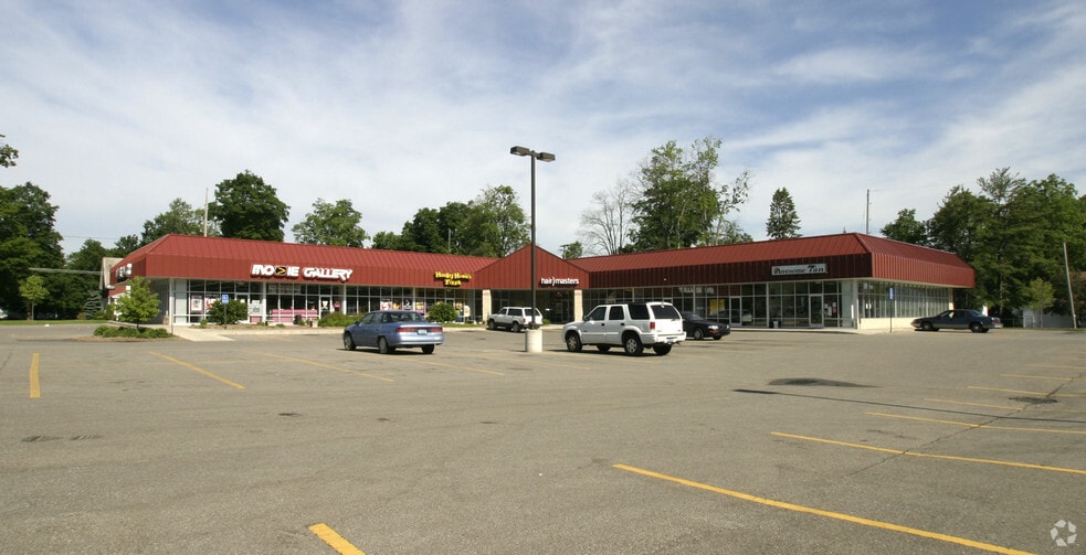 151-155 S Main St, Cedar Springs, MI for lease - Building Photo - Image 2 of 10