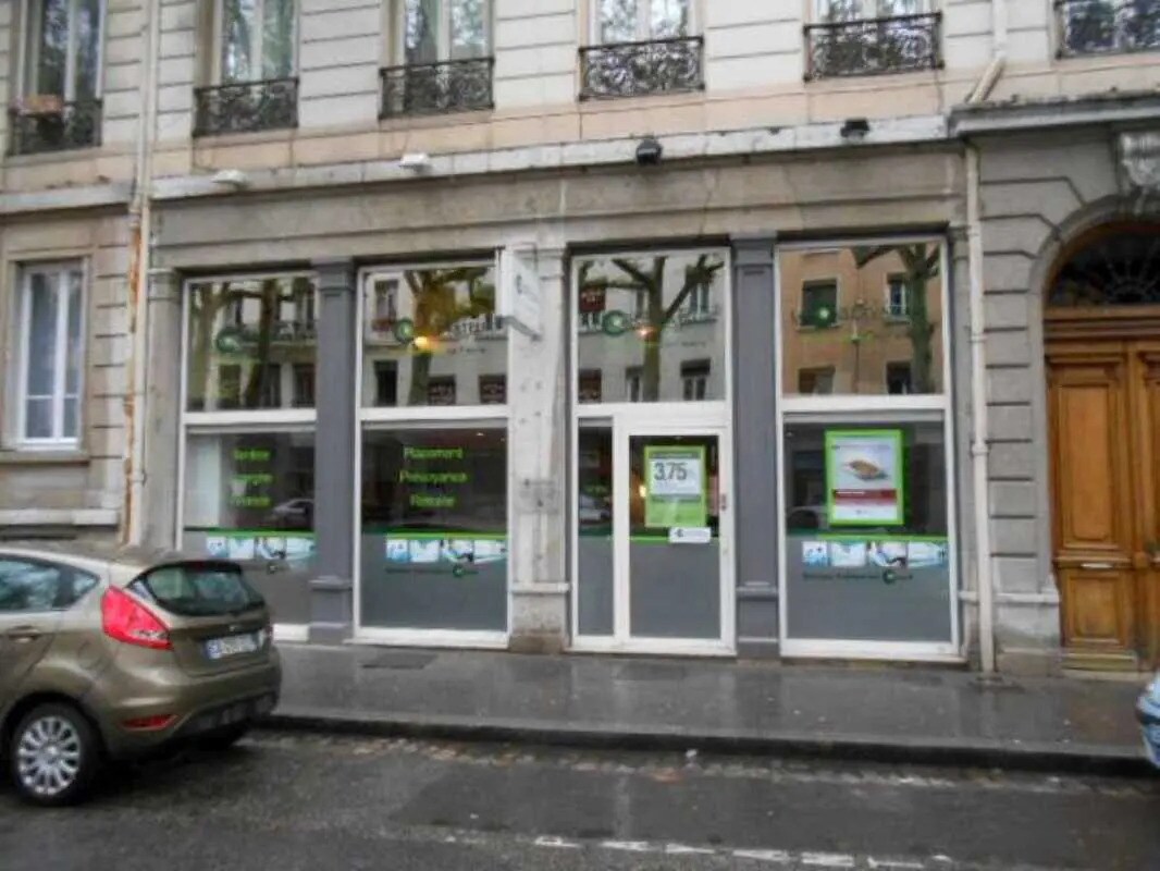  dans Lyon à vendre Photo du bâtiment- Image 1 de 1