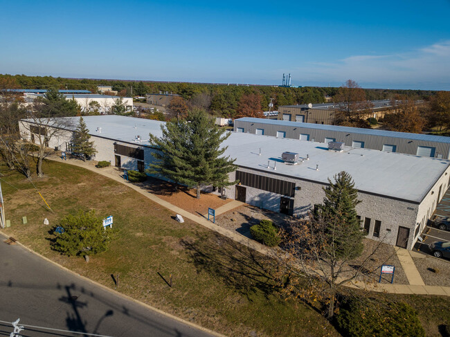 Plus de détails pour 999 Airport Rd, Lakewood, NJ - Bureau, Industriel à louer