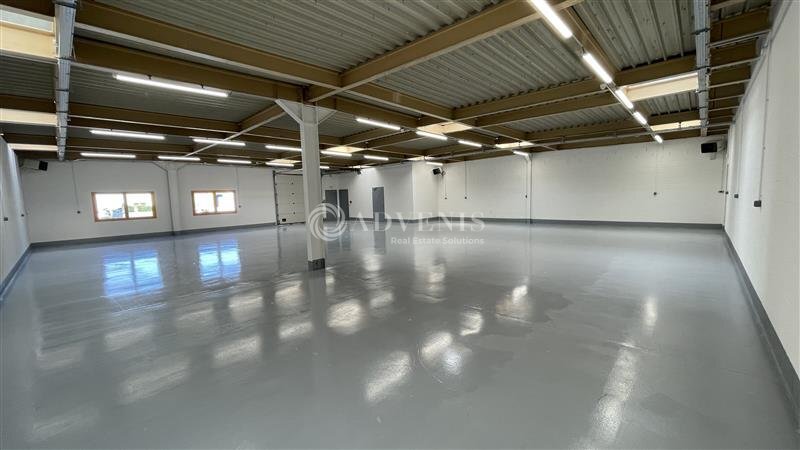 Flex in Croissy-Beaubourg for lease - Interior Photo - Image 1 of 11