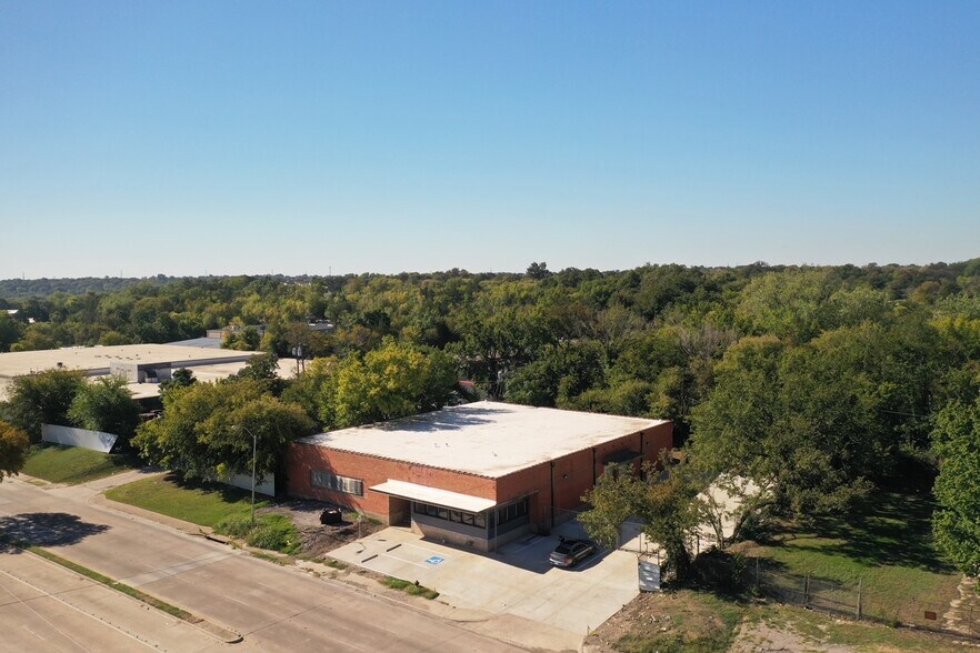 3661 E Kiest Blvd, Dallas, TX for lease - Primary Photo - Image 1 of 10