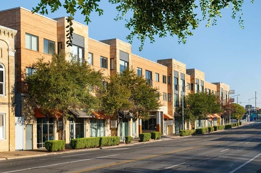 3016 Guadalupe St, Austin, TX à louer - Photo du bâtiment - Image 2 de 6