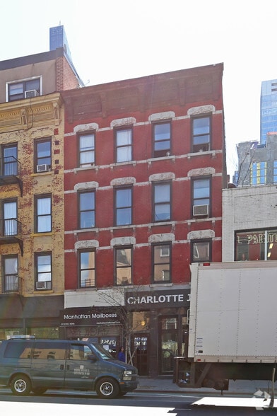 676 Ninth Ave, New York, NY for lease - Building Photo - Image 2 of 2