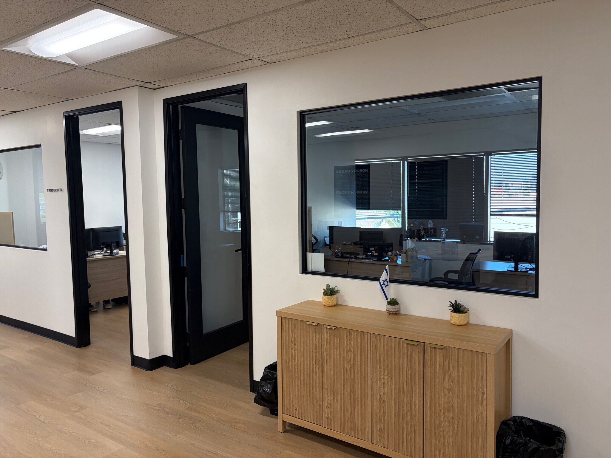 22801 Ventura Blvd, Woodland Hills, CA for lease Interior Photo- Image 1 of 3