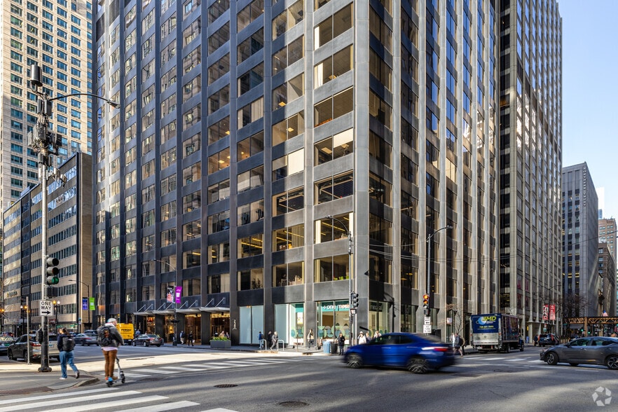 230 W Monroe St, Chicago, IL for lease - Primary Photo - Image 1 of 16