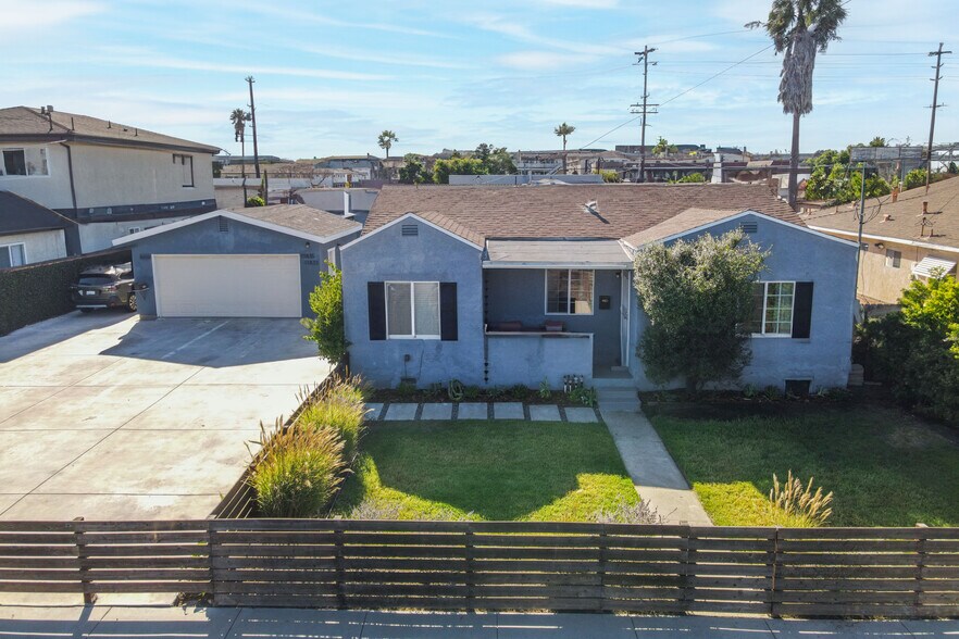 11835 Gale Ave, Hawthorne, CA for sale - Primary Photo - Image 1 of 62