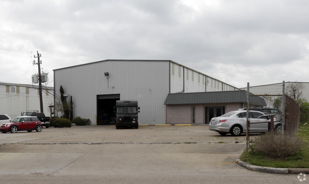 6445 Burlington Dr, Houston, TX for lease - Building Photo - Image 3 of 3