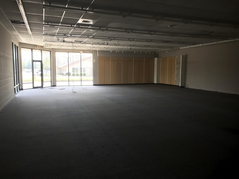 5352 Dixie Hwy, Louisville, KY for sale - Building Photo - Image 2 of 7