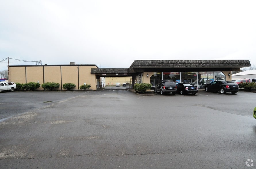 201 NE Polk Station Rd, Dallas, OR for lease - Building Photo - Image 2 of 5