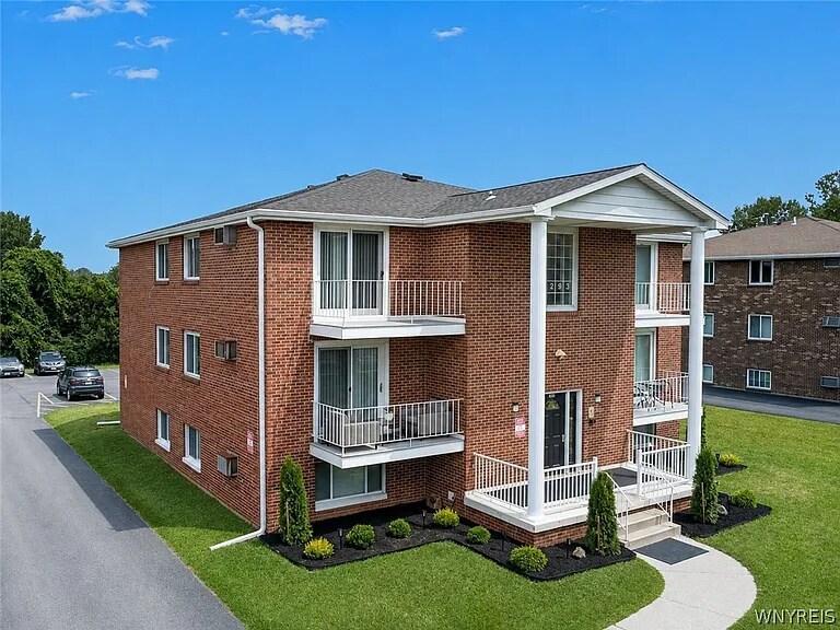 6293 Robinson Rd, Lockport, NY à vendre - Photo du bâtiment - Image 2 de 36