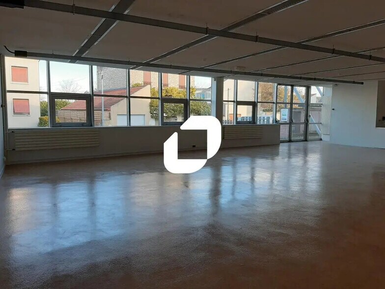 Office in Dammarie-les-Lys for lease - Interior Photo - Image 2 of 13