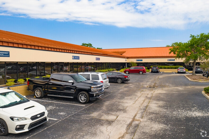 9280 Bay Plaza Blvd, Tampa, FL for lease - Building Photo - Image 3 of 49