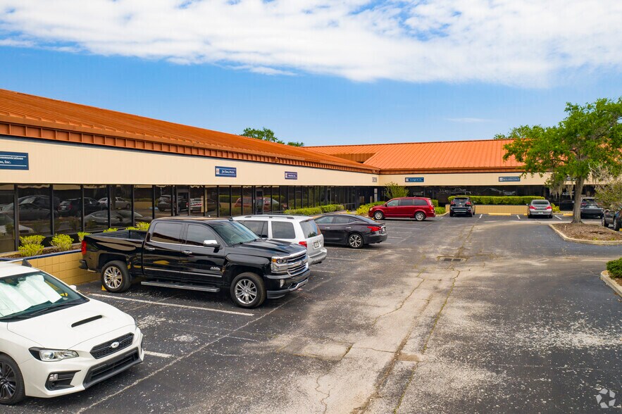 9280 Bay Plaza Blvd, Tampa, FL à louer - Photo du bâtiment - Image 3 de 49