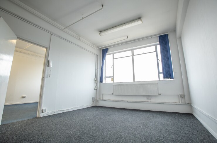 Nestles Ave, Hayes à louer - Photo du bâtiment - Image 2 de 10