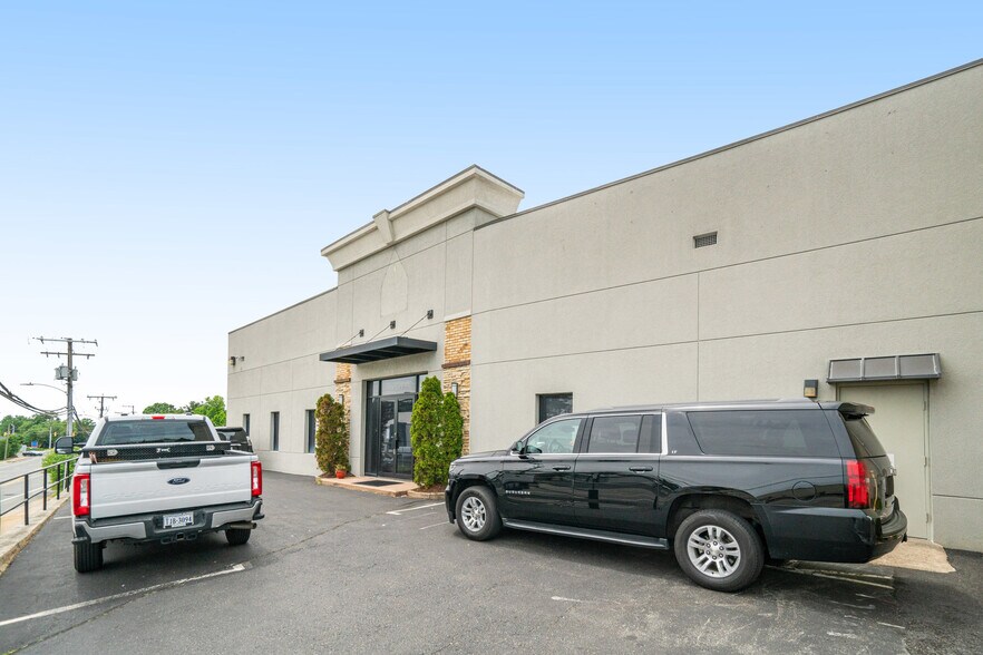 7301-7307 Little River Tpke, Annandale, VA à louer - Photo du bâtiment - Image 3 de 22