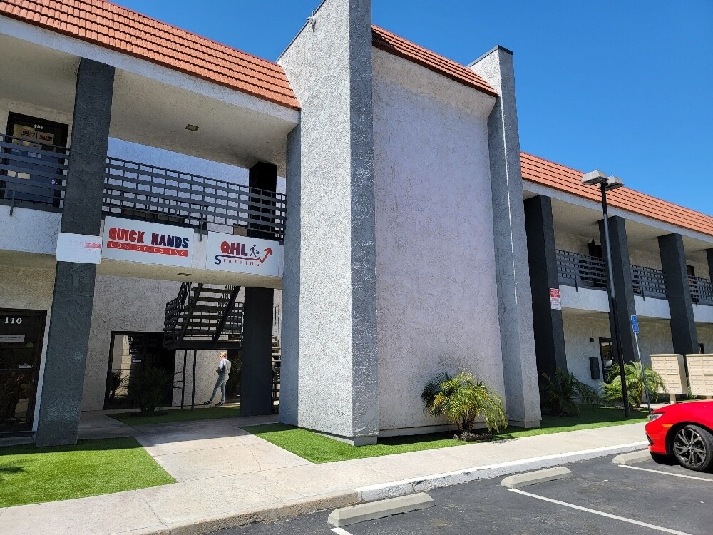 1420 E Cooley Dr, Colton, CA à louer Photo du bâtiment- Image 1 de 14