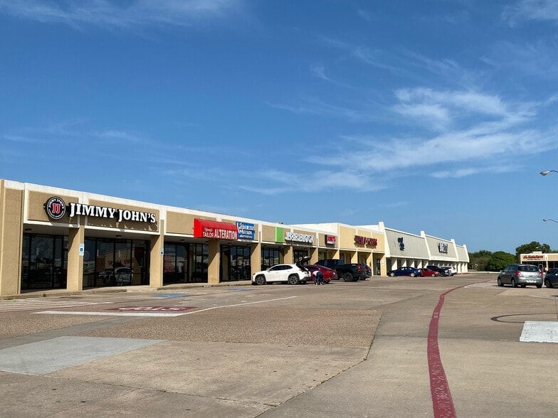 550-682 SW Wilshire Blvd, Burleson, TX à louer - Photo du bâtiment - Image 3 de 12