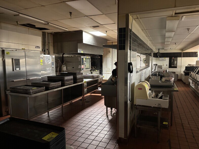 4526 W Western Ave, South Bend, IN à vendre - Photo du bâtiment - Image 3 de 6