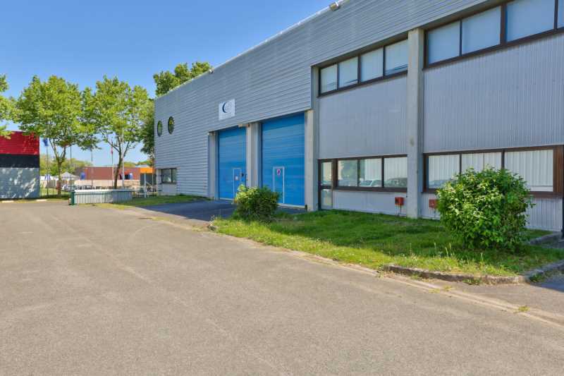 Flex in Collégien for lease - Building Photo - Image 2 of 4