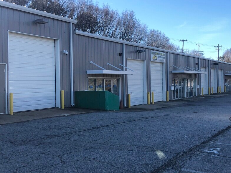6001 Miller Store Rd, Norfolk, VA à louer - Photo du bâtiment - Image 2 de 7