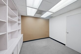 1610 James Bowie Dr, Baytown, TX for lease Interior Photo- Image 2 of 10