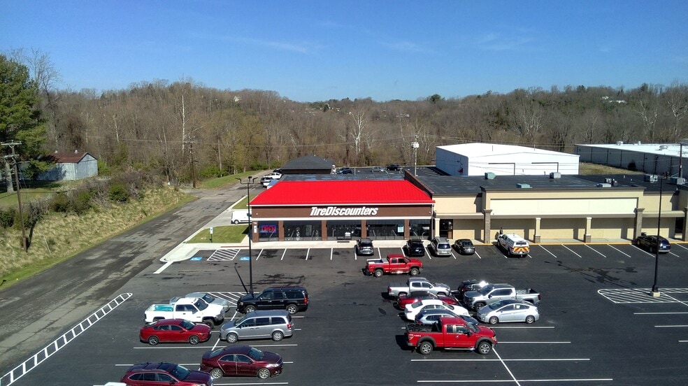 719-725 W Main St, Radford, VA for lease - Building Photo - Image 3 of 12