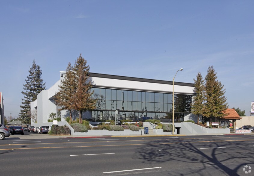 4675 Stevens Creek Blvd, Santa Clara, CA à louer - Photo du bâtiment - Image 1 de 3