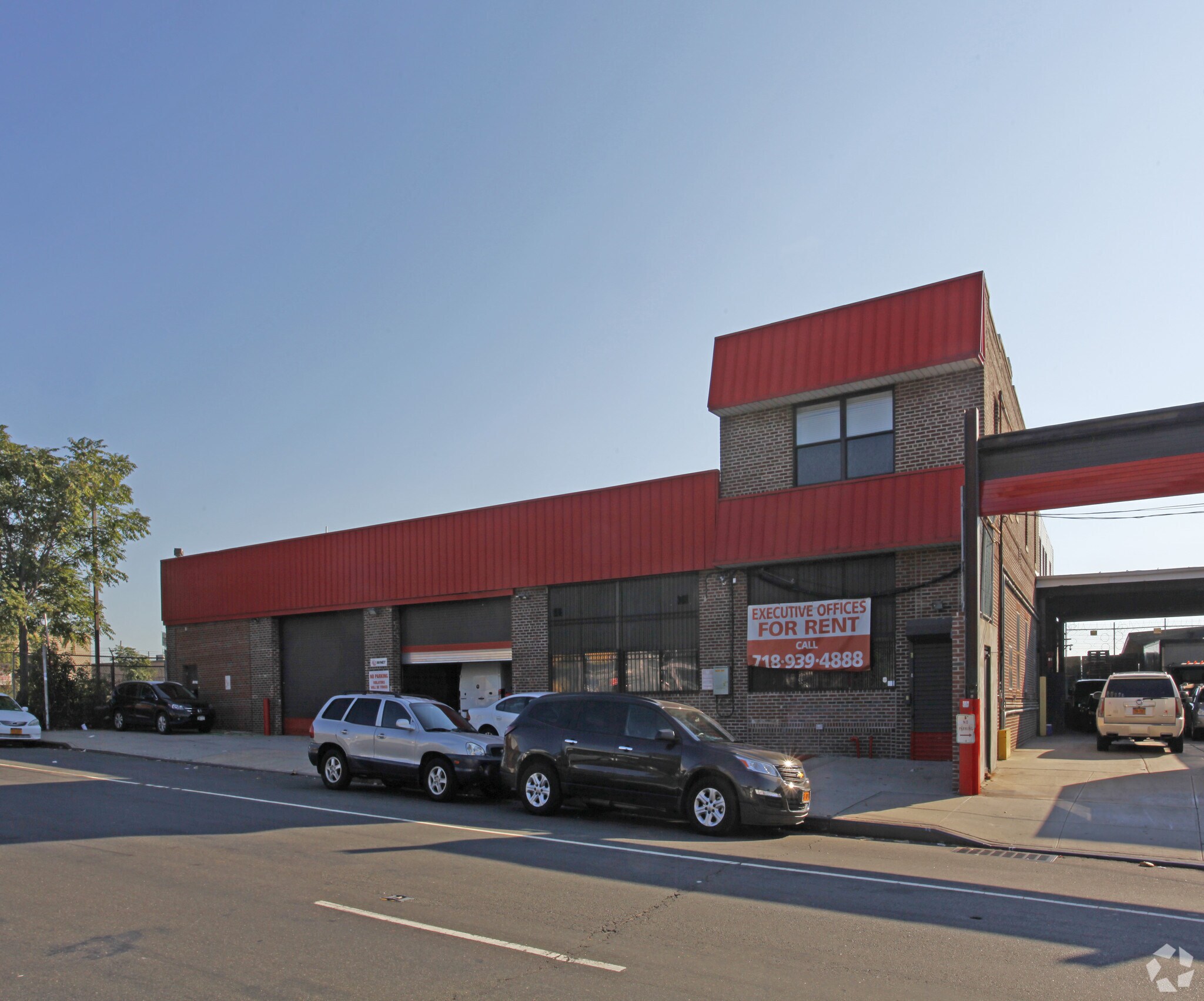 56-15 58th St, Maspeth, NY à louer Photo principale- Image 1 de 3
