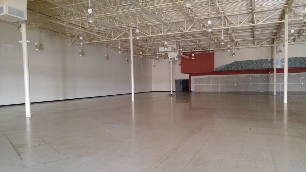 45400-45600 Utica Park Blvd, Utica, MI for lease - Building Photo - Image 2 of 9