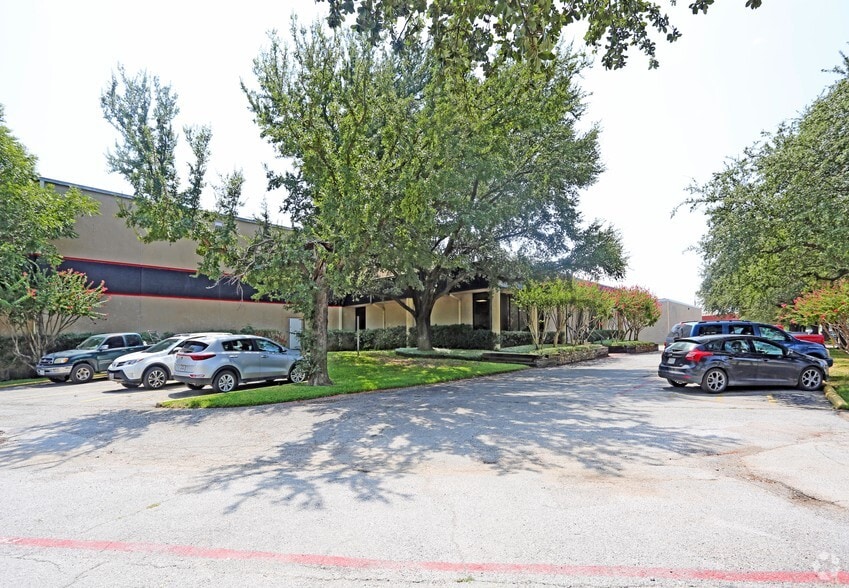 3410 Century Cir, Irving, TX for lease - Building Photo - Image 3 of 6