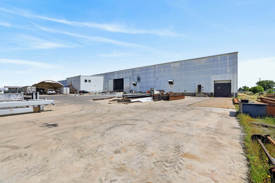 1370 Furneaux Rd, Olivehurst, CA à louer - Photo du bâtiment - Image 3 de 6